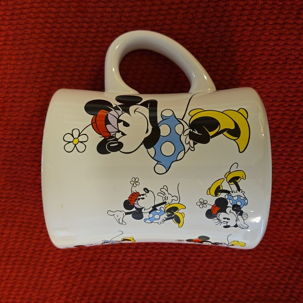 Disney Store Minnie Mouse coffee tea mug